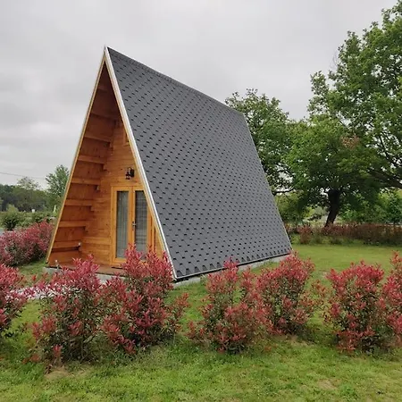 Tipi Apache Des Monteaux شاليه Vivy