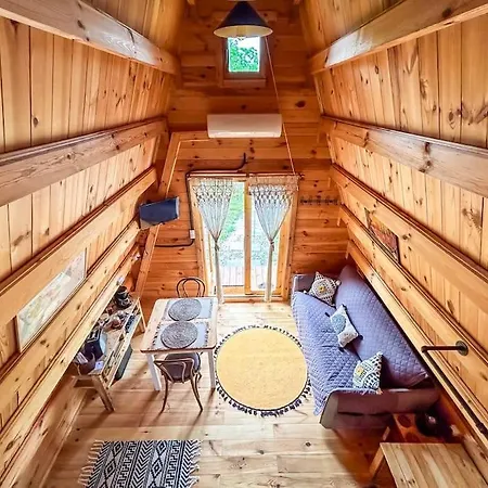 Tipi Apache Des Monteaux شاليه