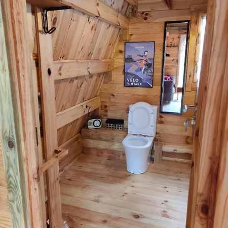 Tipi Apache Des Monteaux